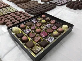 אמרונה בלאק 30 פרלינים