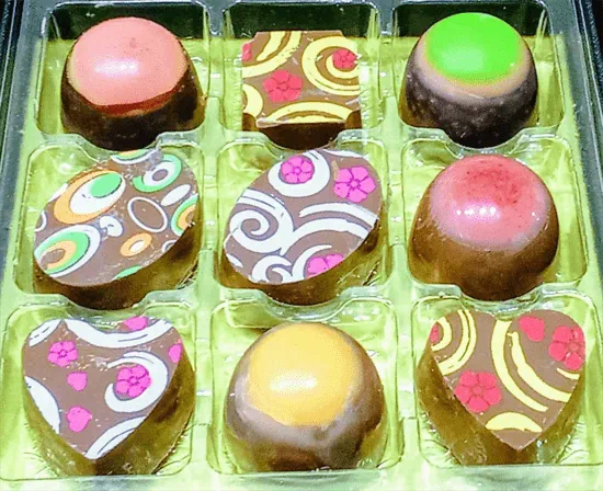 אמרונה אישי 9 פרלינים