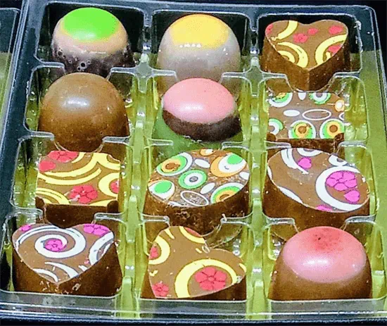 מארז 12 פרלינים