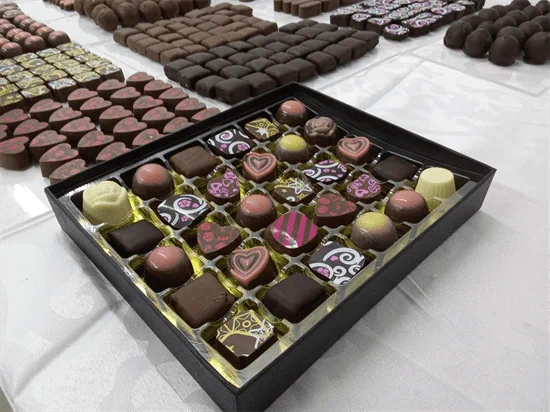 אמרונה בלאק 30 פרלינים